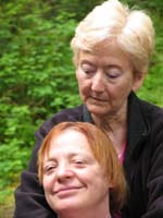 twowomen